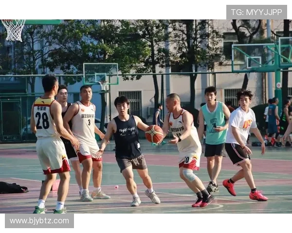 以篮球为核心探讨团队协作精神与青春奋斗力量的完美融合